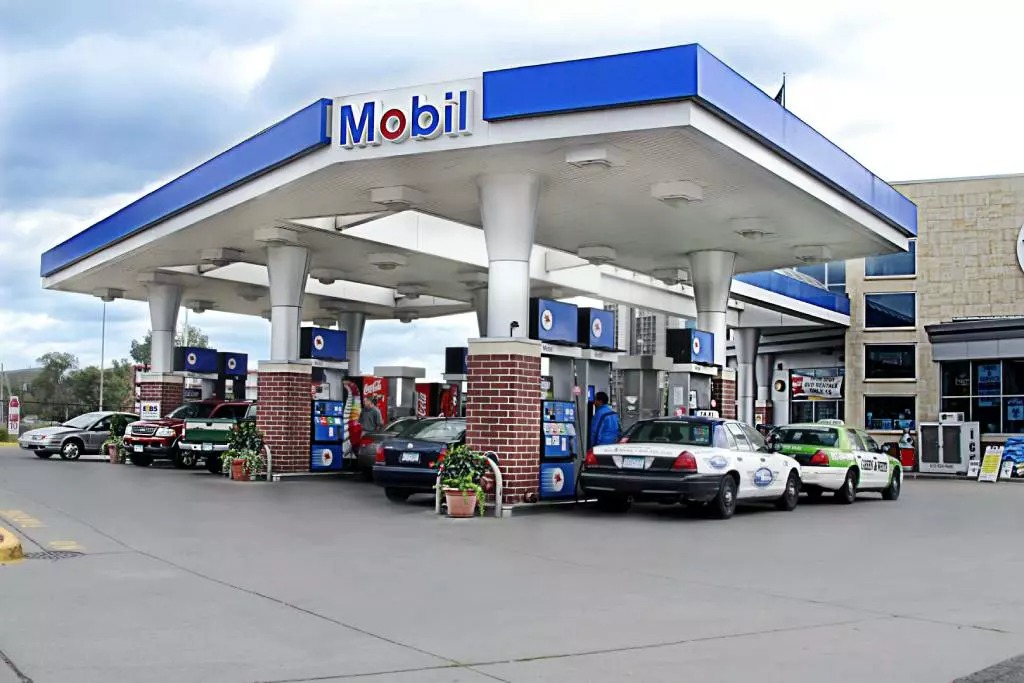 Exterior view showing a busy Mobil gas station's parking lot and storefront